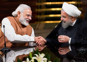 Indian Prime Minister Narendra Modi (L) shakes hands with Iran’s President Hassan Rouhani in Tehran on May 23, 2016. (File Photo)