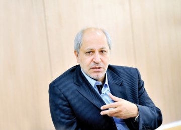 Iranian Economist Explores Strategies to Limit Coronavirus Damage
