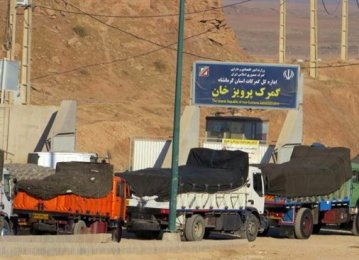 700-800 Trucks Carry Iranian Goods to Iraqi Kurdistan Daily