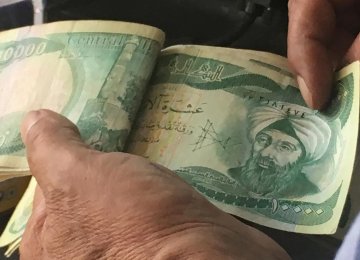 Iraq Repays Debts for Import of Iranian Commodities in Dinars