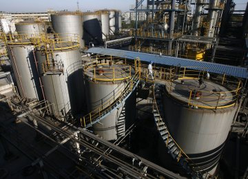 China Oil Throughput Hits Record