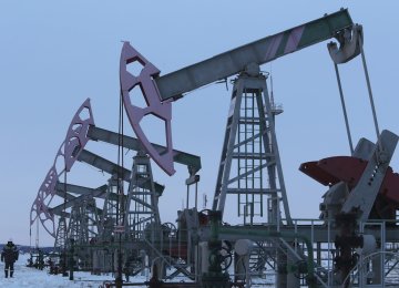 Russia May Speed Up Cuts in Oil Output