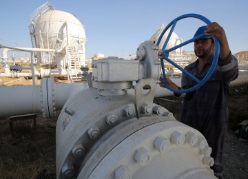 Iran, Iraq Sign Oil Swap Agreement