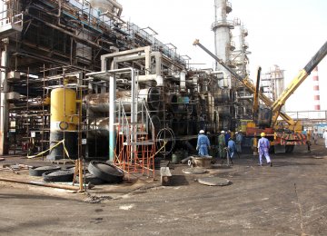 Iraq Begins Rebuilding Largest Crude Refinery