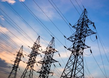 An initiative calls for linking French and Irish power grids.