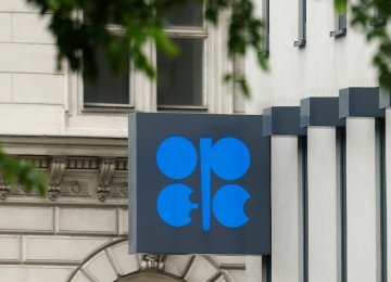 IEA Says OPEC Compliance With Crude Cuts at Lowest