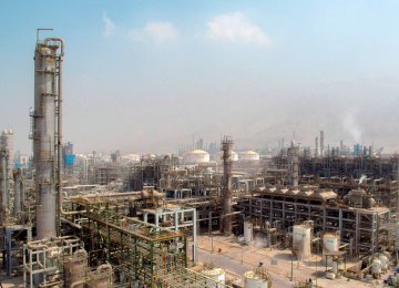 The Oil Ministry has mapped out 20 locations for generating 60 million tons in new petrochemical output capacity.
