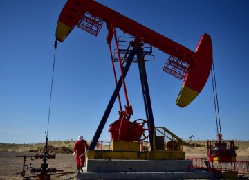 Oil Dips on Concerns Over US-China Trade Dispute