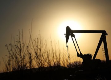 Brent, WTI Prices Fall on US Output Rise