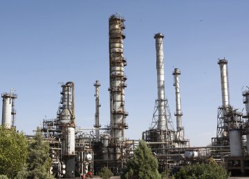 At least 51% of equipment and services for refurbishing Tabriz refinery should be provided by Iranian companies.
