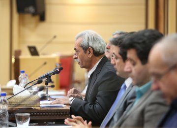 Gholamhossein Shafei addresses a meeting at ICCIMA’s headquarters in Tehran on Jan. 14. (Photo: Bahareh Taghiabadi)