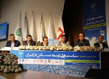 Mohammad Hashem Botshekan (R) speaks in a housing finance panel at the 17th Conference on Housing Development Policies held in Tehran on Oct. 10. 