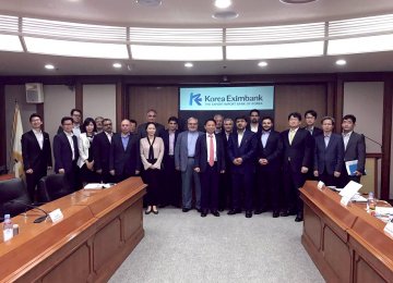 A delegation consisting of chief executives of a number of major Iranian private banks and credit institutions travelled to the South Korean capital Seoul. 