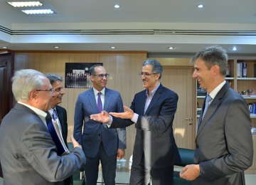 Markus Leitner (1st R) and Masoud Khansari ( 2nd R) met at TCCIM headquarters on Sept. 26 ahead of an Iranian trade mission visit to Vienna and Zurich. 