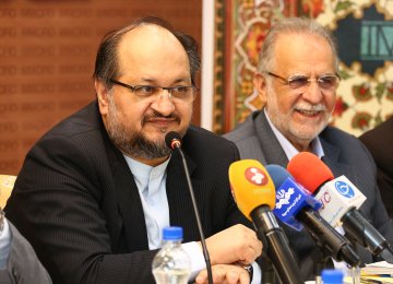 Iran’s new Minister of Industries, Mining and Trade Mohammad Shariatmadari (L) and his deputy and chairman of IMIDRO, Mehdi Karbasian