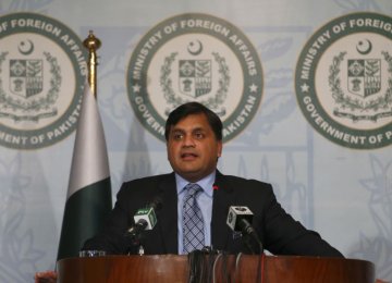 Pakistan to Pursue Iran Economic Relations Despite  US Sanctions