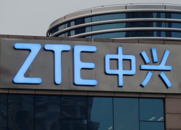 US Lifts Ban on ZTE Over Alleged Iran Sanctions Violations