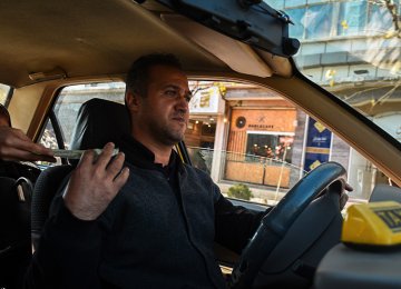 Tehran's Taxi Rides Go Cashless to Curtail COVID-19 Spread