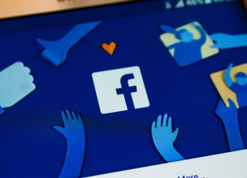 Facebook Expanding AI to Help  Prevent Suicide