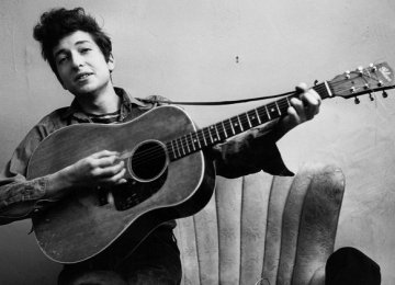 Dylan’s Guitar Sold for $400,000