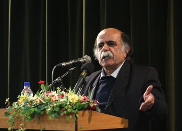Kazzazi Will Pay Tribute to Persian Poet Sanai