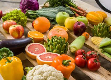 Eating 200 grams of fruits and vegetables daily is associated with a 15% lower risk of premature death.