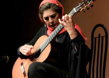 Lily Afshar to Hold Guitar Workshop