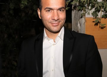 Iranian Stand-up Comedian Hasan Reyvandi to Perform in England