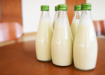A higher frequency of low-fat dairy consumption may be associated with a lower prevalence of depressive symptoms.