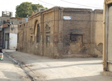 More than 3,270 hectares, that is approximately 5% of Tehran’s total area, consists of old and dilapidated buildings.