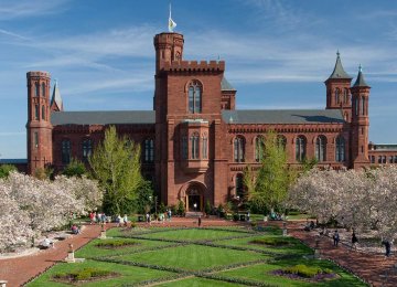 Smithsonian Tries to Remain Open Despite Government Shutdown
