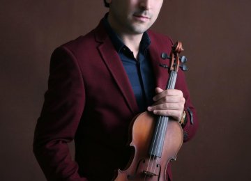 Violinist Ghafari Will Perform  With Czech, Azeri Orchestras