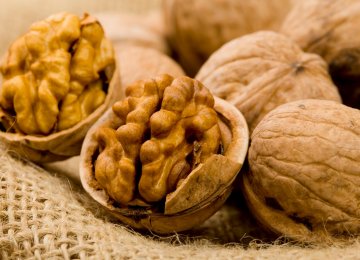 Eating Walnuts Improves Nutrition in Unexpected Ways