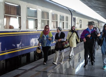 Int'l Tourist Train Planned 