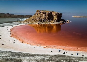 Foreign Fund Talks Over Urmia Lake Restoration 