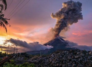 Volcano Hots Up Economy of Philippine&#039;s Poor Province