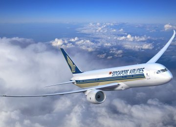 Singapore Airlines Posts Loss