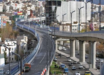 The expansion of Sard Expressway has failed to alleviate Tehran’s traffic and air pollution. 