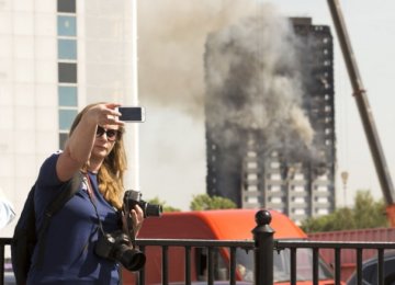 Signs at London Tower Plead for No Selfies