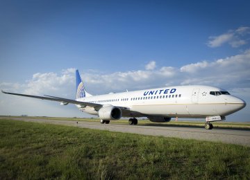 United Airlines to Offer $10,000 to Bumped Passengers