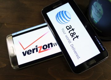 AT&amp;T, Verizon Under Federal Investigation