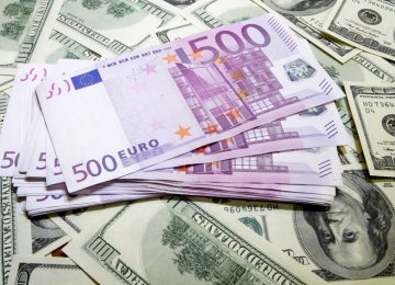 Euro Rises on Dollar Weakness