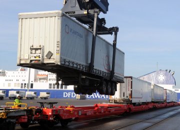 German Exports Slow Down, Trade Surplus Declines