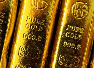 Gold Firms But  Eyes Weekly Loss