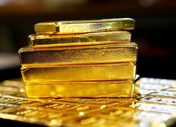 Gold Falls From One-Year Peak