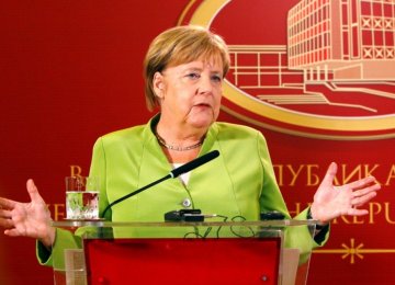 Merkel Targets Debt Reduction, Investment