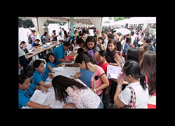 Philippine Jobless Rate Rises to 6.6%