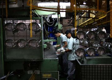 Singapore Factory Output Rises