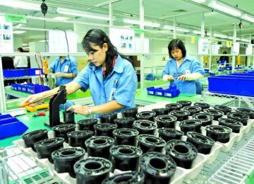 Singapore Factory Output Rises 13%