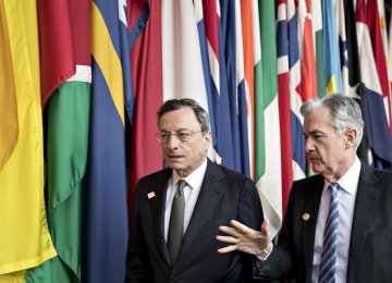 ECB President Mario Draghi (L) and US fed chair Jerome Powell at the ECB Forum on Central Banking in Sintra, Portugal, June 20.